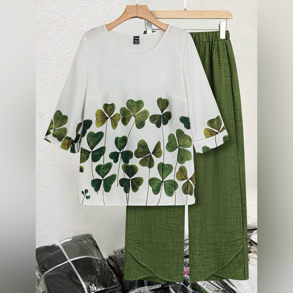 Two pieces outfit, size xl, its new, so comfortable it’s same the picture.